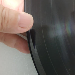 vinyl Lps 刘文正诺言 黑胶唱片vinyl A面刮痕从内圈延伸唱盤一点B面外二圈有很小凹点.兩面中间红标纸都有班点,