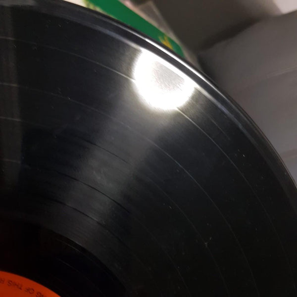 vinyl Lps 刘文正兰花草 黑胶唱片 vinyl 第一面和第2面都有3,4 条 轻刮痕